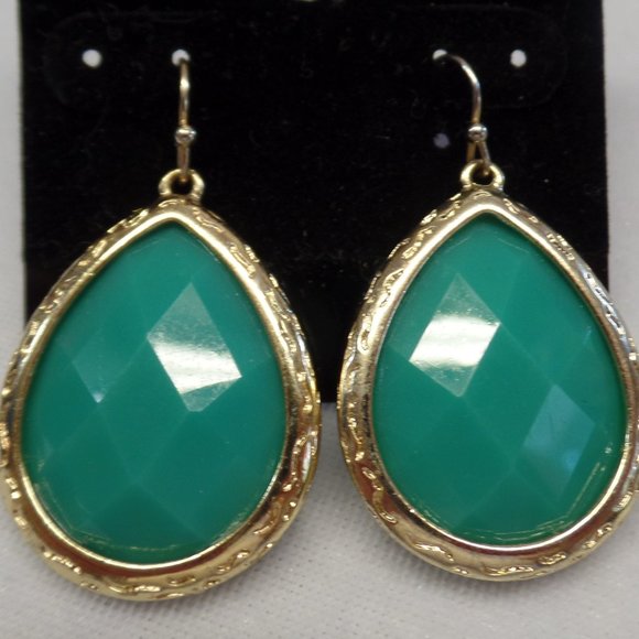 Unknown Jewelry - Fabulous Gold Tone & Blue/Green Faceted Ear Rings